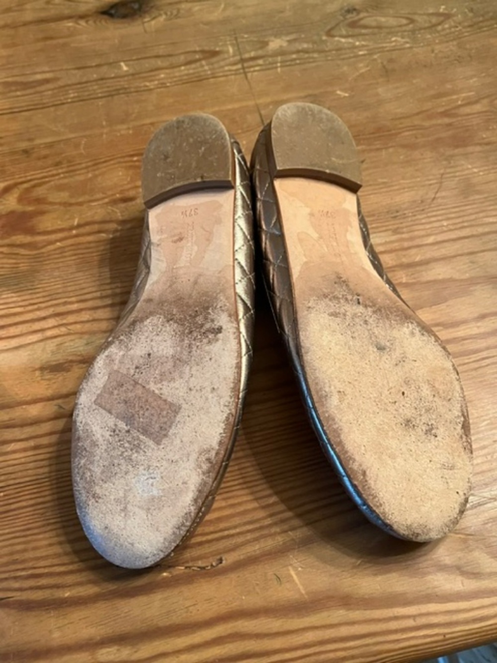Manolo Blahnik Gold Flats - 37.5 - Picture 5 of 5